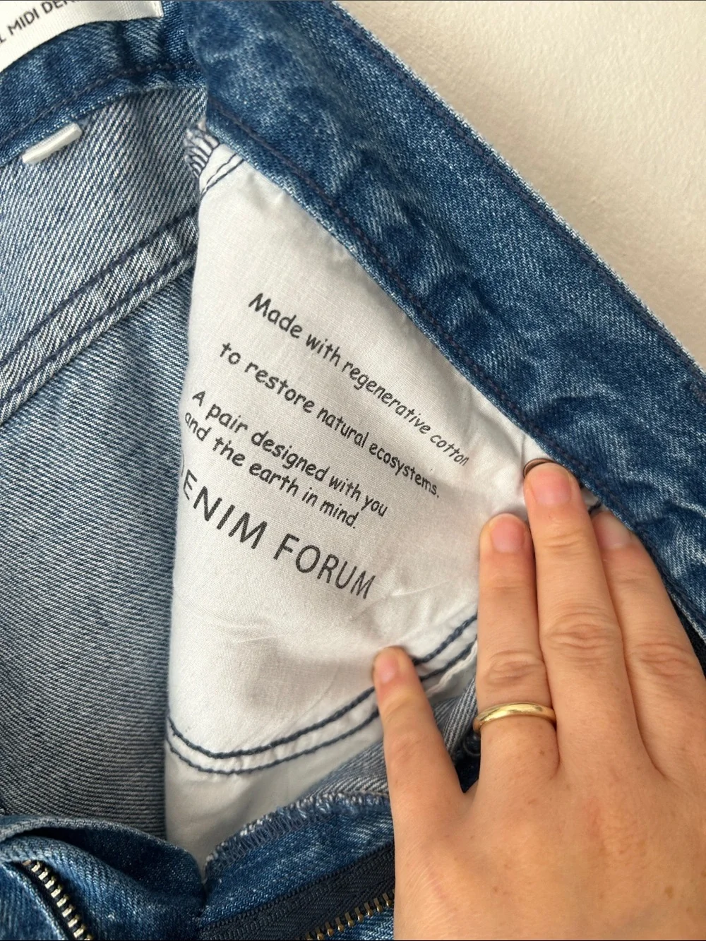 Aritzia Denim Forum The 90’s Pencil Midi Denim Skirt in Blue Sz 28 utility - Picture 14 of 15